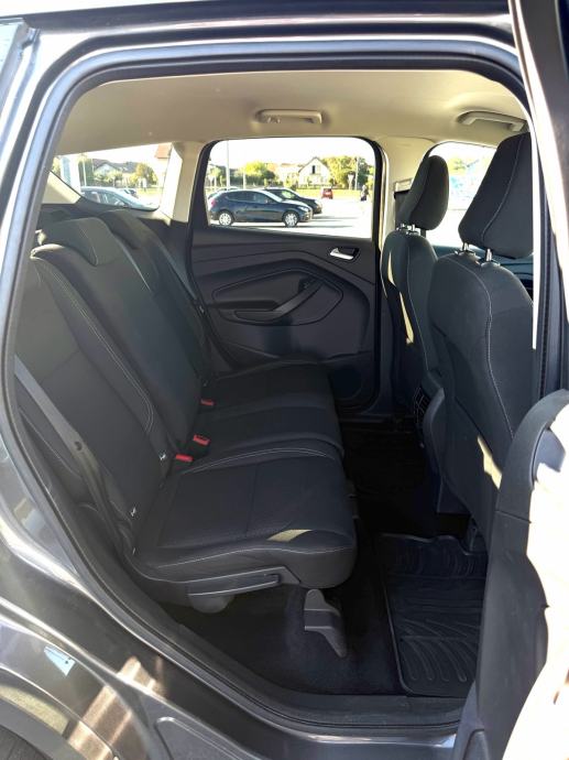 Ford Kuga 1,5 automatik, fotografija 13