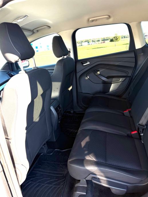 Ford Kuga 1,5 automatik, fotografija 14