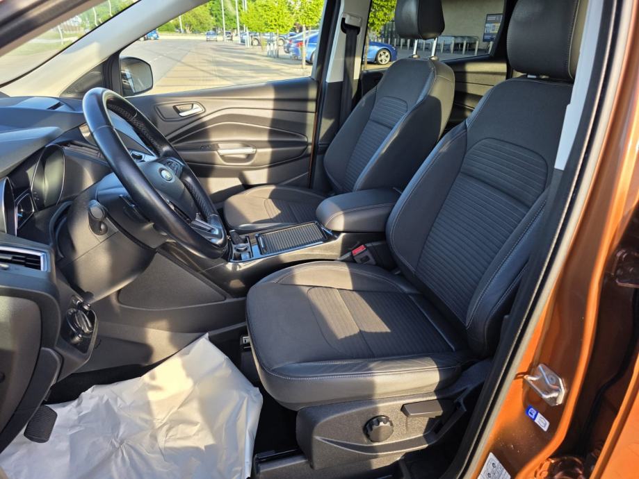 Ford Kuga 1,5 Automatik ☆Titanium☆Panorama☆Odličan☆, fotografija 7