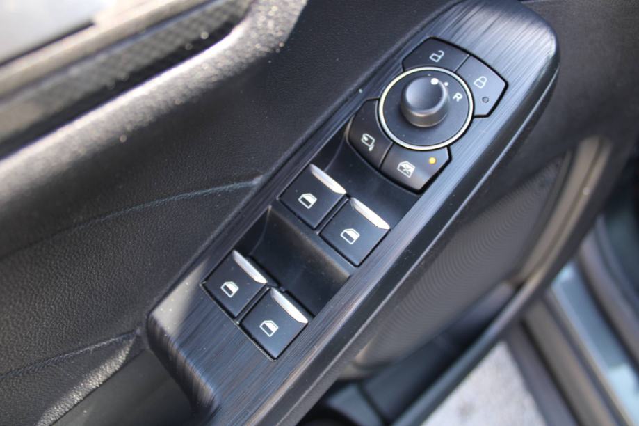 Ford Kuga 2.0 TDCi AUTOMATIK ST Line *LED, NAVIGACIJA, KAMERA*, fotografija 15