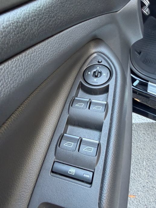 FORD KUGA ST-LINE 1.5 EcoBoost 110 kW / 150 KS, fotografija 15