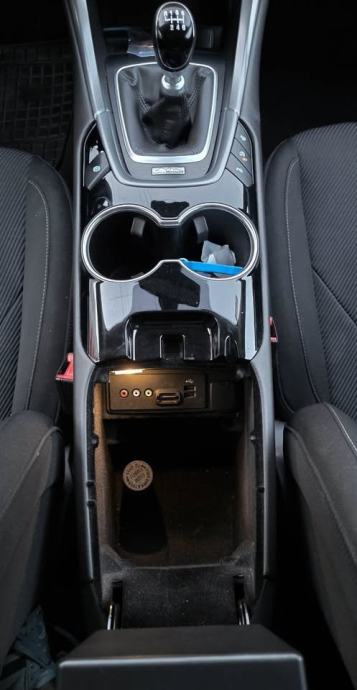 Ford Mondeo 1.6 TDCi 2015. • NAVI • KAMERA • PARK ASSIST • REGISTRIRAN, fotografija 16