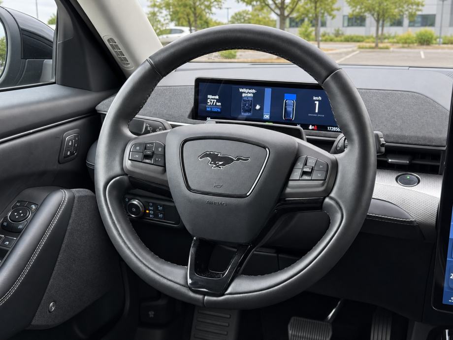 Ford Mustang Mach-E Extended Range 99 kWh – PANORAMA – B&O – PDV, fotografija 16