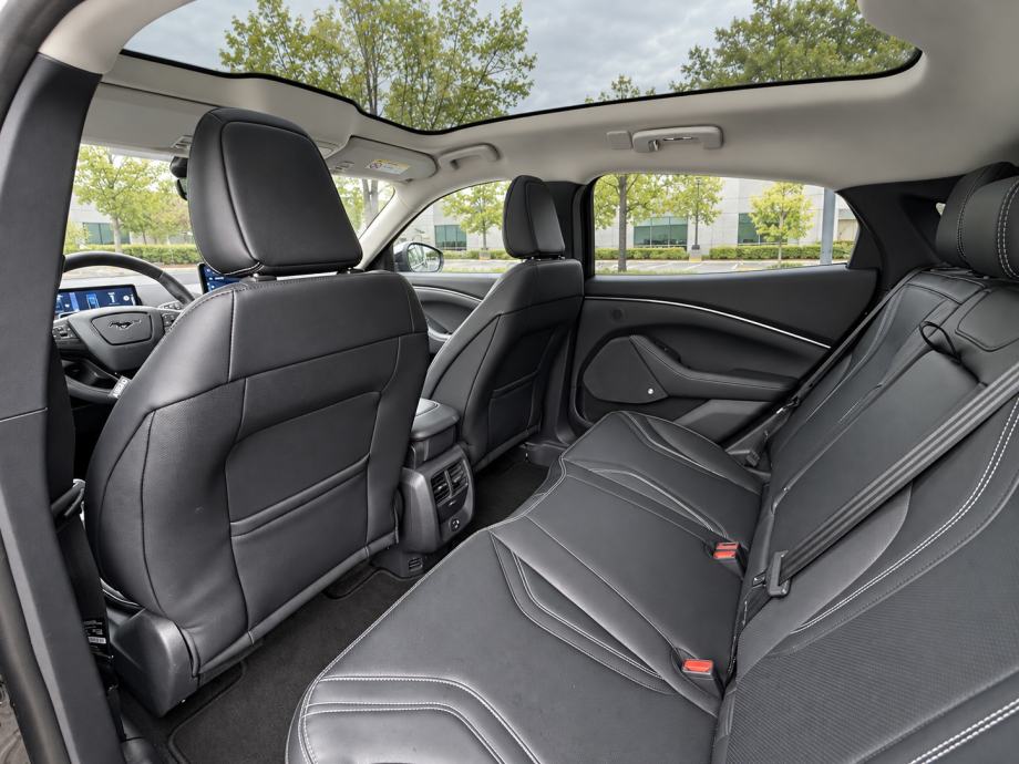 Ford Mustang Mach-E Extended Range 99 kWh – PANORAMA – B&O – PDV, fotografija 8