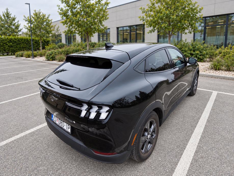 Ford Mustang Mach-E Extended Range 99 kWh – PANORAMA – B&O – PDV, fotografija 10
