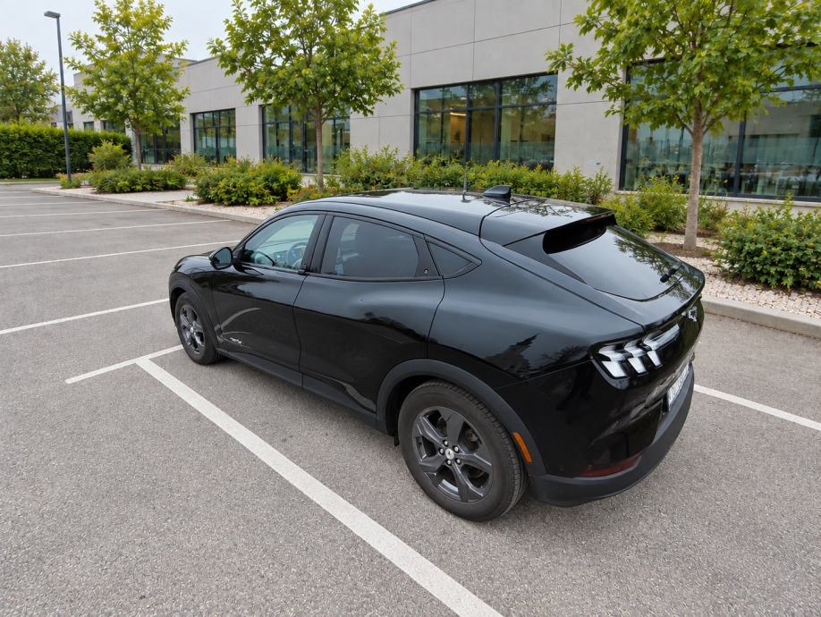 Ford Mustang Mach-E Extended Range 99 kWh – PANORAMA – B&O – PDV, pogled izvana - slika 4