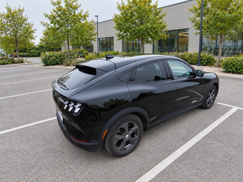 Ford Mustang Mach-E Extended Range 99 kWh – PANORAMA – B&O – PDV, fotografija 7