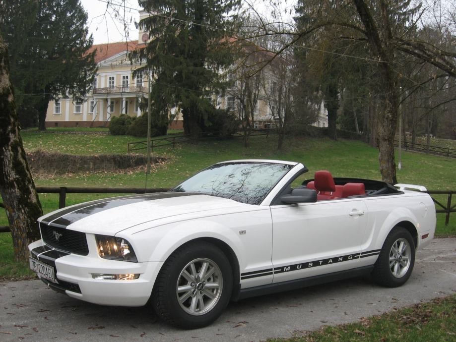 Ford Mustang V6 Convertible Premium