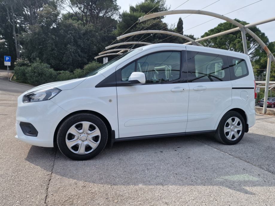 Ford Tourneo Courier 1,5 TDCi, fotografija 3
