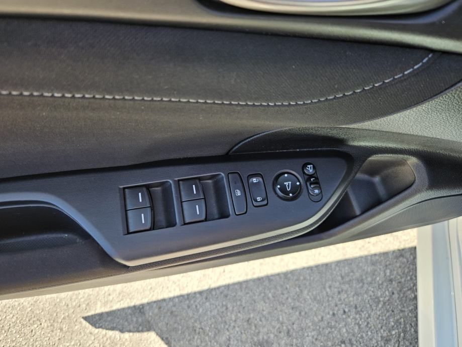 Honda Civic 1,0T VTEC,NAVIGACIJA,PDC,STRAŽNJA KAMERA,PANORAMA,ACC, fotografija 18