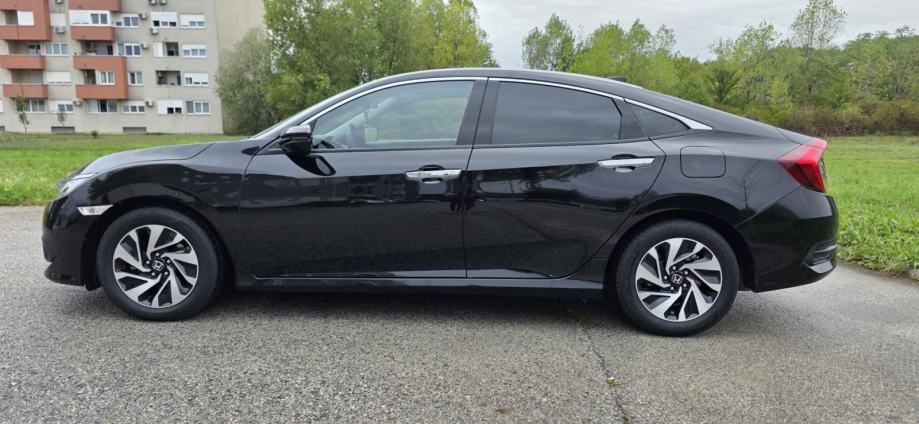 Honda Civic 1,5T reg. do 09/27, VRHUNSKO STANJE!!!, fotografija 4