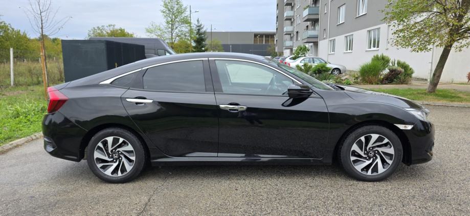 Honda Civic 1,5T reg. do 09/27, VRHUNSKO STANJE!!!, fotografija 11