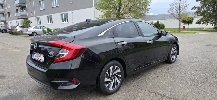 Honda Civic 1,5T reg. do 09/27, VRHUNSKO STANJE!!!, fotografija 13