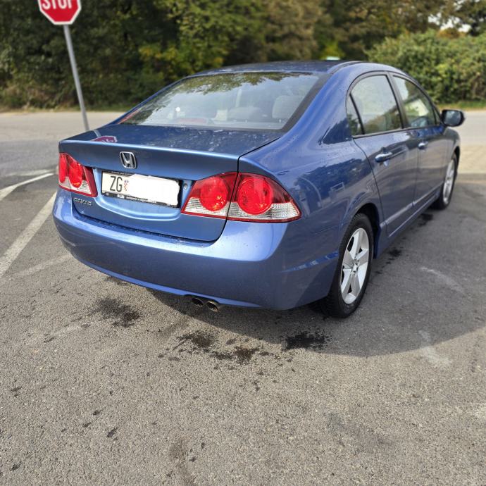 Honda Civic Sedan 1.8i, Stanje kao novo!, fotografija 4