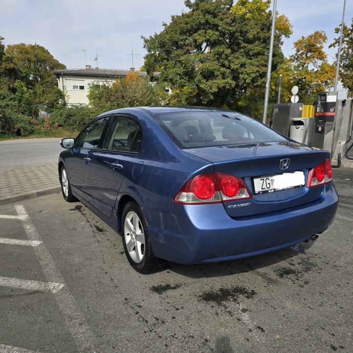 Honda Civic Sedan 1.8i, Stanje kao novo!, fotografija 3