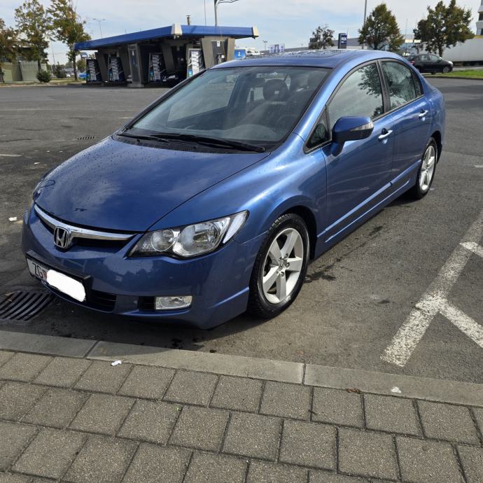 Honda Civic Sedan 1.8i, Stanje kao novo!, fotografija 2