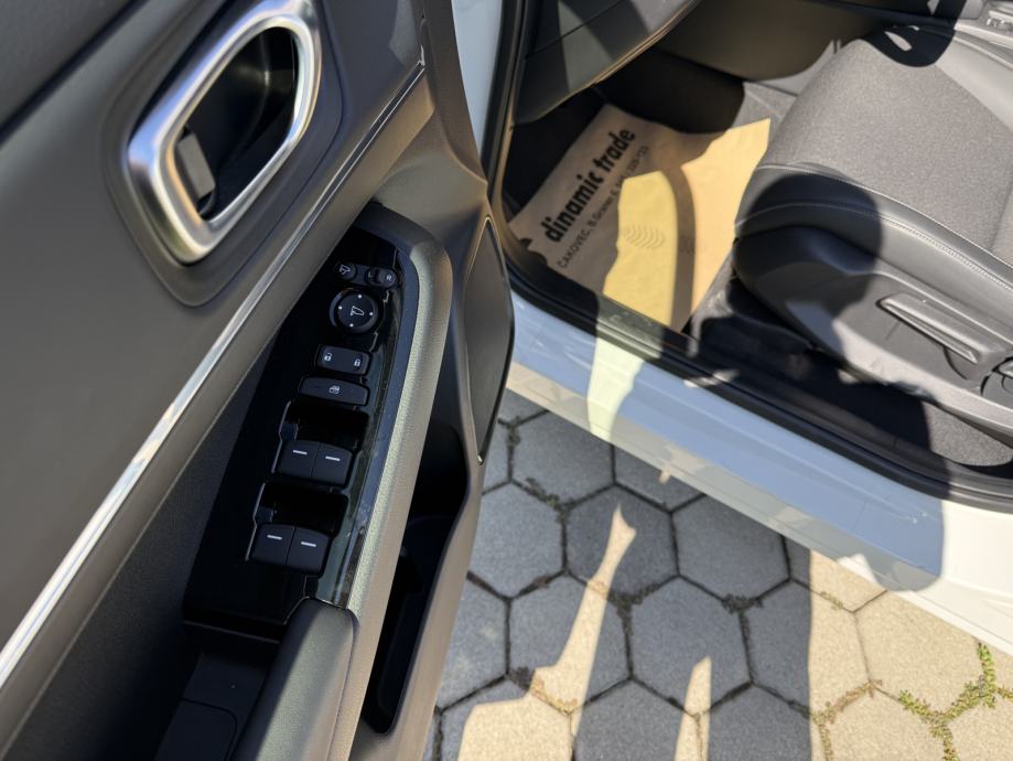 Honda HR-V 1,5 Hybrid Advance, fotografija 8