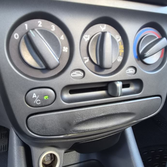 Hyundai Accent 1,3 benzin AUTOMATIK •119.oookm● HR auto, fotografija 12