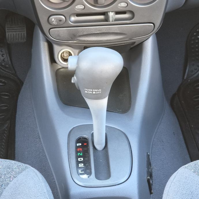 Hyundai Accent 1,3 benzin AUTOMATIK •119.oookm● HR auto, fotografija 11