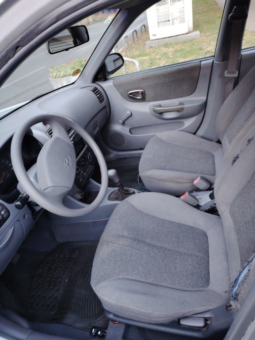 Hyundai Accent 1,3 GL, fotografija 3