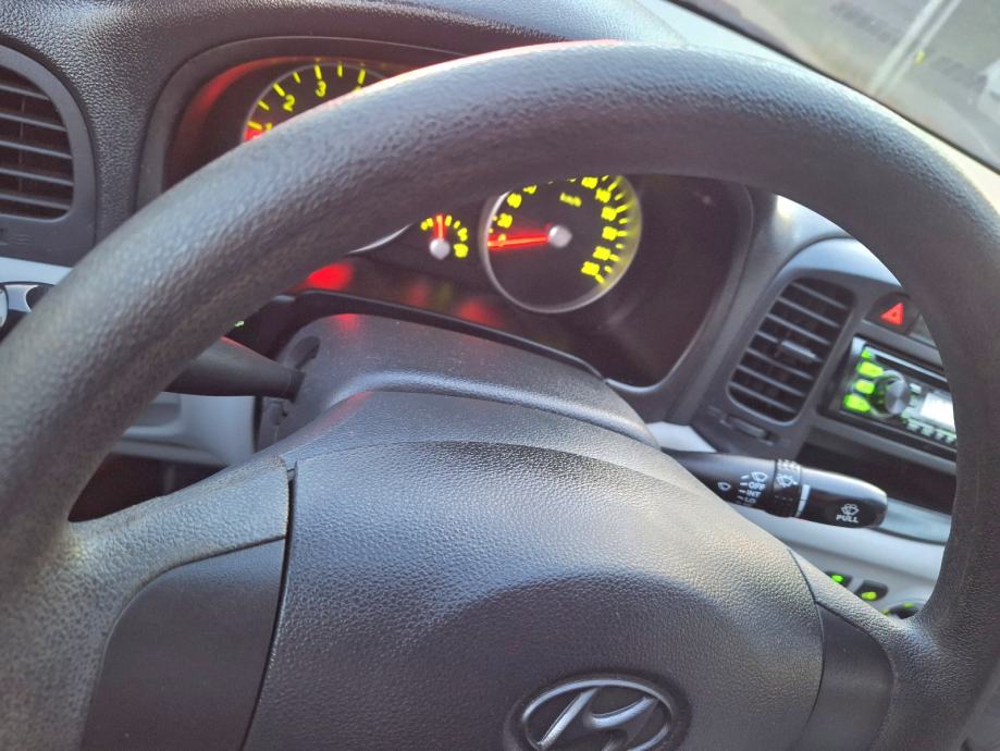 Hyundai Accent 1,4 GL,klima,servo,reg 1 god, fotografija 11