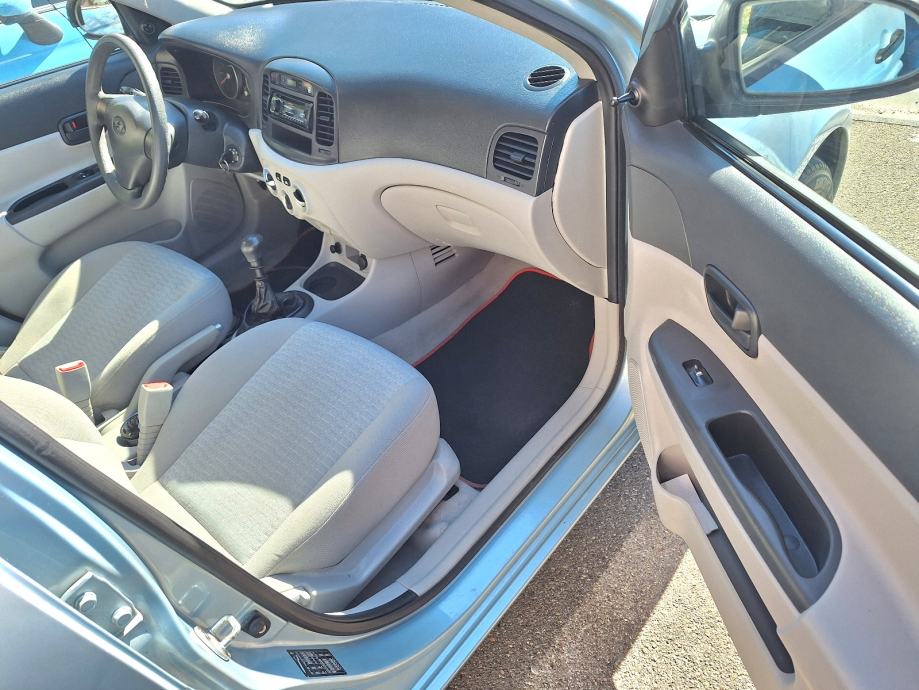 Hyundai Accent 1,4 GL,klima,servo,reg 1 god, fotografija 16