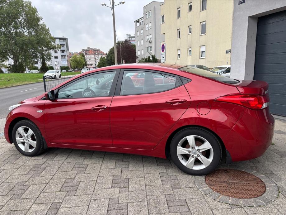 Hyundai Elantra 1.6 benzin,1. Vlasnik,HR. Auto,samo 118ooo kilometara!, fotografija 3