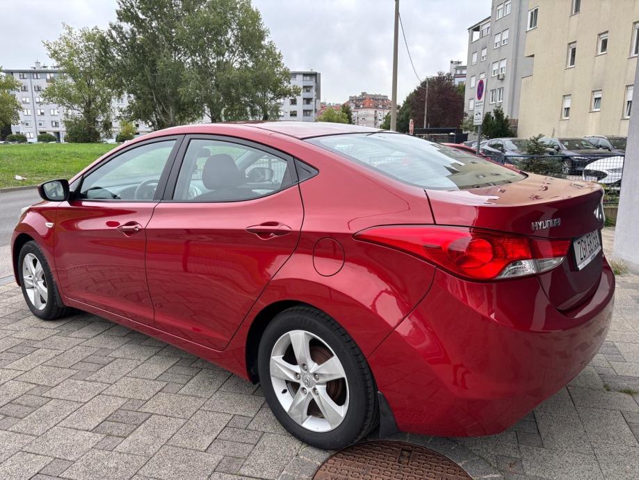 Hyundai Elantra 1.6 benzin,1. Vlasnik,HR. Auto,samo 118ooo kilometara!, fotografija 4