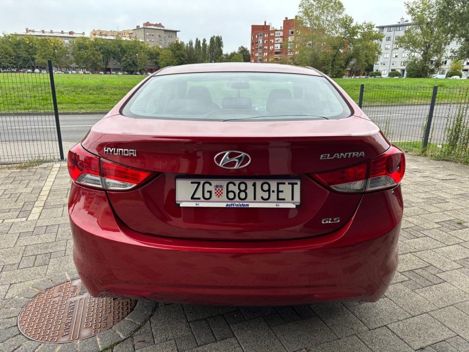 Hyundai Elantra 1.6 benzin,1. Vlasnik,HR. Auto,samo 118ooo kilometara!, fotografija 5