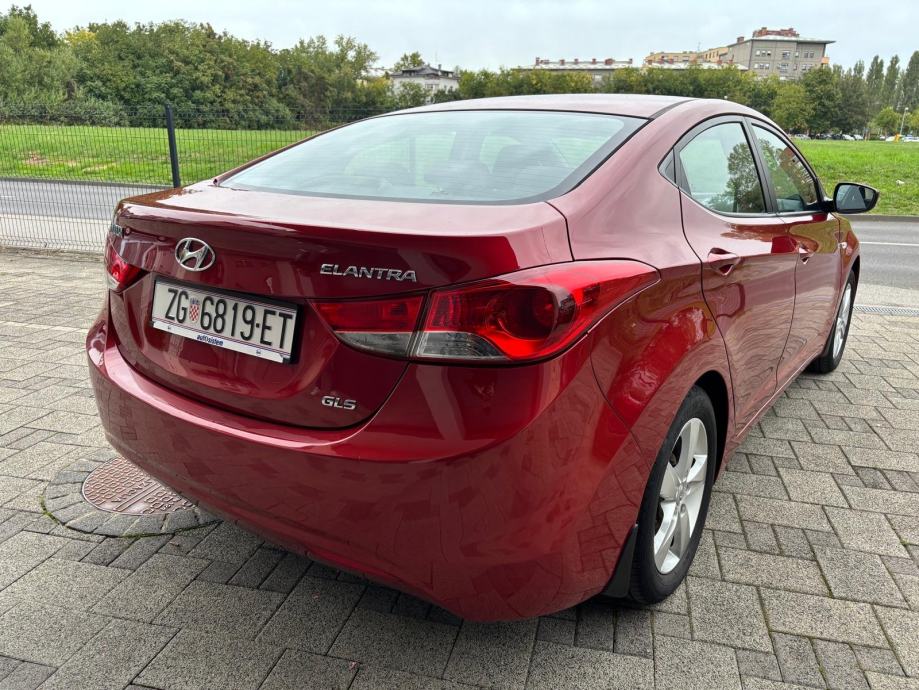 Hyundai Elantra 1.6 benzin,1. Vlasnik,HR. Auto,samo 118ooo kilometara!, fotografija 6