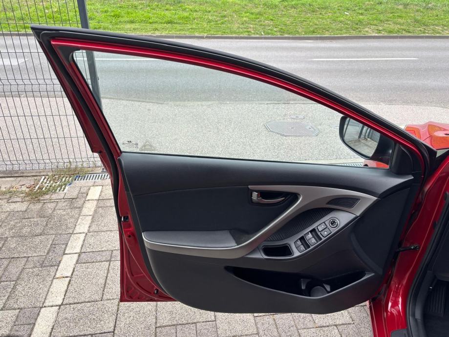 Hyundai Elantra 1.6 benzin,1. Vlasnik,HR. Auto,samo 118ooo kilometara!, fotografija 18