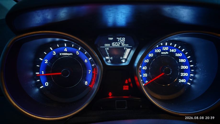 Hyundai Elantra 1,6 MPI + plin, fotografija 5