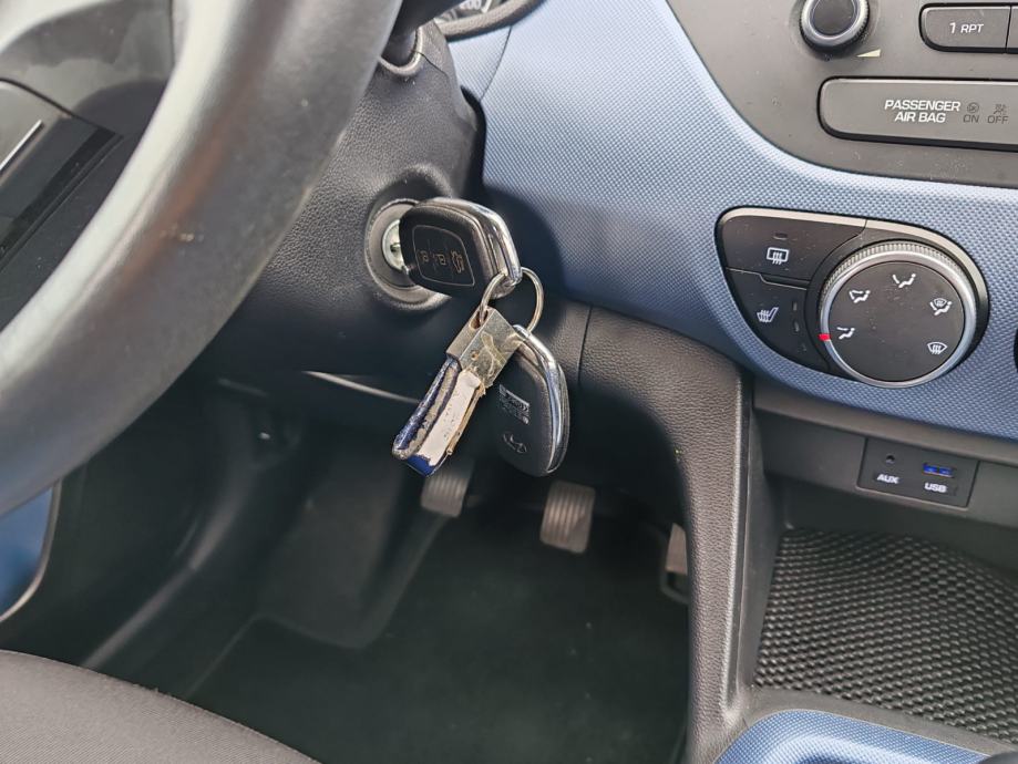 Hyundai i10 1,0 2015 god,56000 km,klima,kartice, fotografija 17