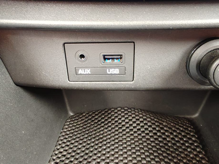 Hyundai i10 1,0 2015 god,56000 km,klima,kartice, fotografija 14
