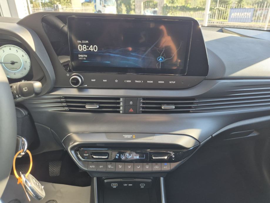 Hyundai i20 1,0 T-GDI 90KS 6MT Vatrena edicija ** POPUST 3.500 € !! **, fotografija 7