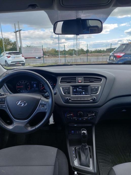 Hyundai i20 1,0 T-GDI automatik, fotografija 9