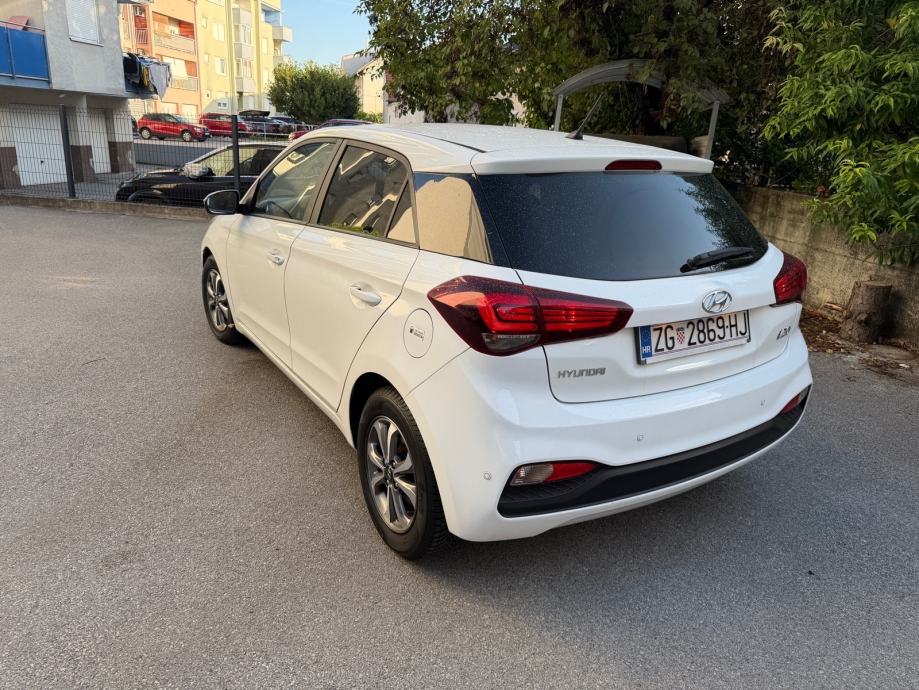 Hyundai i20 1,0 T-GDI automatik, fotografija 4