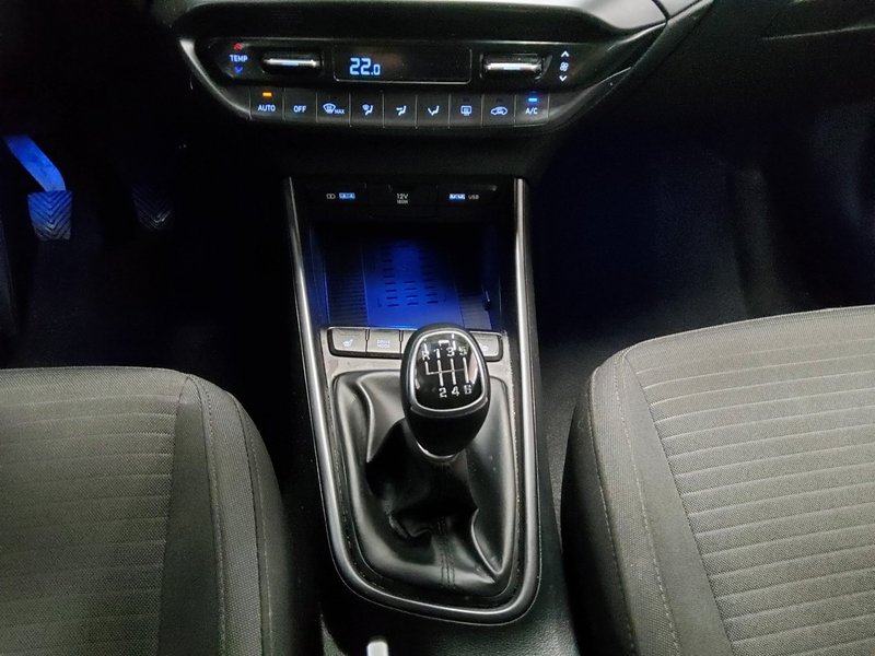 Hyundai i20 1.0 T-GDI Trend • bežično punjenje • digitalni instrumenti, fotografija 6