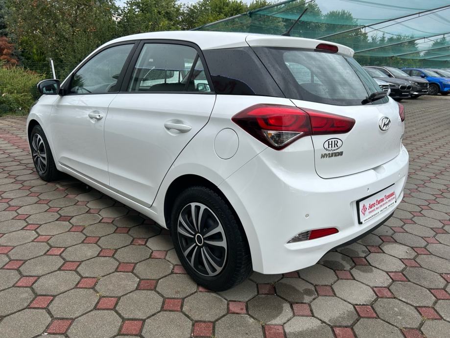 Hyundai i20 1,1 CRDi 2016.,SERVISNA, CAR-PASS, PARK SENZ.,KLIMA, LED, fotografija 7