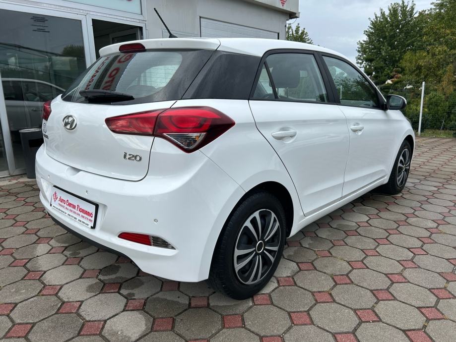 Hyundai i20 1,1 CRDi 2016.,SERVISNA, CAR-PASS, PARK SENZ.,KLIMA, LED, fotografija 5