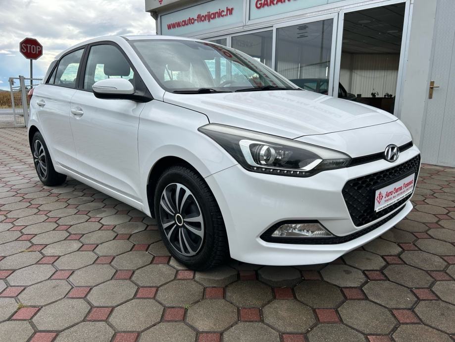 Hyundai i20 1,1 CRDi 2016.,SERVISNA, CAR-PASS, PARK SENZ.,KLIMA, LED, fotografija 3