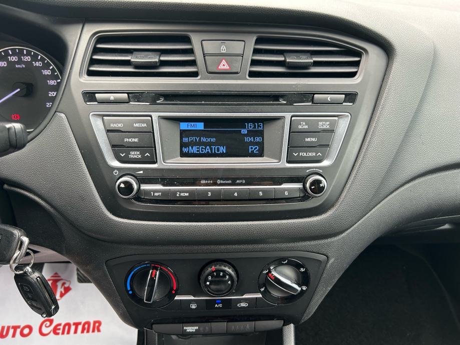 Hyundai i20 1,1 CRDi 2016.,SERVISNA, CAR-PASS, PARK SENZ.,KLIMA, LED, fotografija 14
