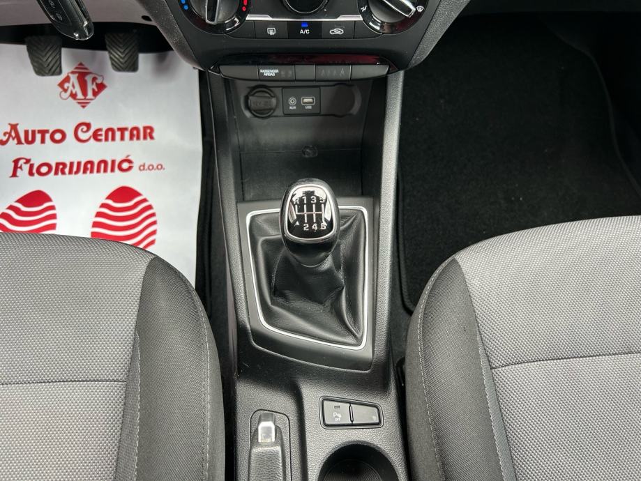 Hyundai i20 1,1 CRDi 2016.,SERVISNA, CAR-PASS, PARK SENZ.,KLIMA, LED, fotografija 15