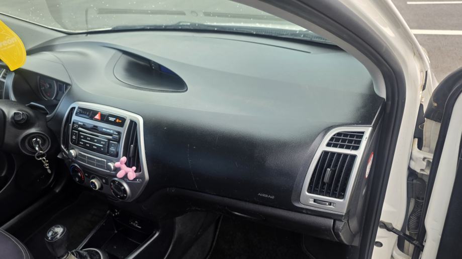 Hyundai i20 1,1 CRDi, fotografija 8