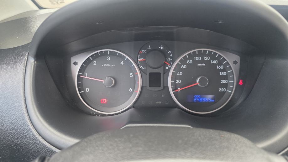 Hyundai i20 1,1 CRDi, fotografija 13