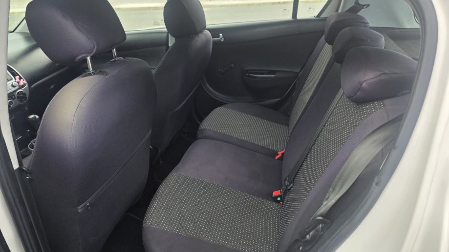 Hyundai i20 1,1 CRDi, fotografija 10