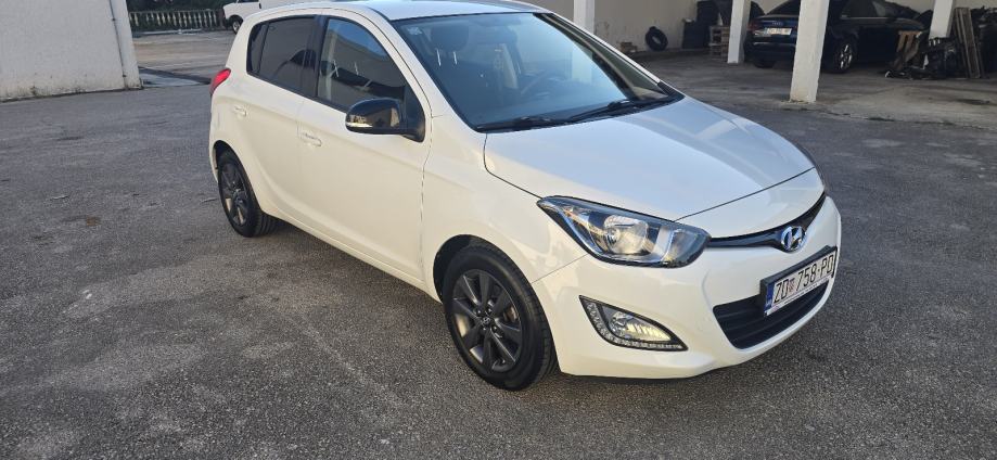 Hyundai i20 1.2, 12/2014, 240tkm, 63kw, reg. 10/2027, fotografija 11