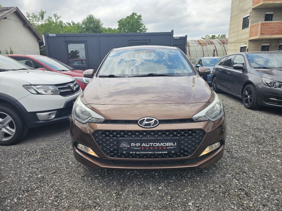 *HYUNDAI*I20*1.2*BENZIN*PREMIUM*GO*KLIMA*PDC*TOP*STANJE*SERVISNA*ZG*, pogled izvana - slika 2