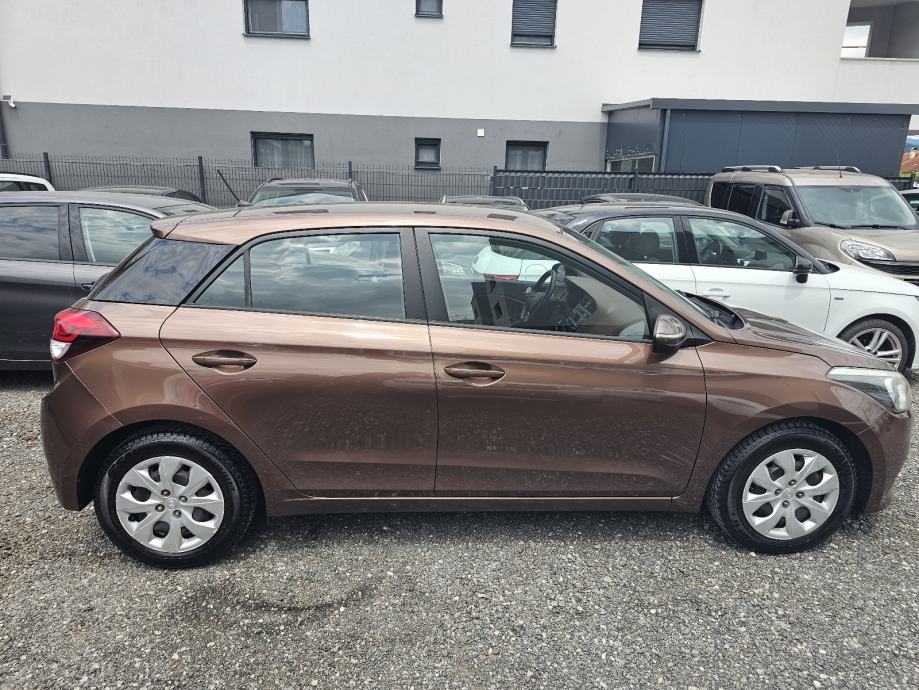 *HYUNDAI*I20*1.2*BENZIN*PREMIUM*GO*KLIMA*PDC*TOP*STANJE*SERVISNA*ZG*, pogled izvana - slika 5