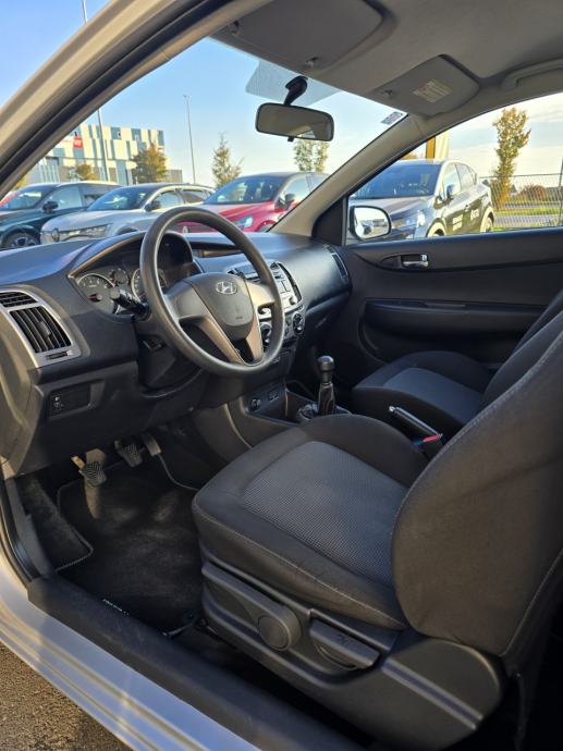 Hyundai i20 1,2 iStart, fotografija 8